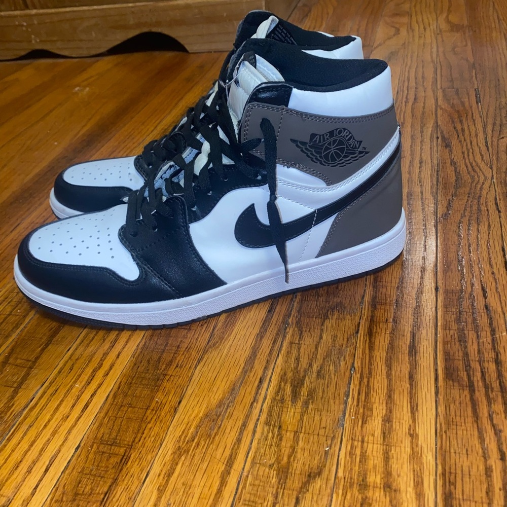 Air Jordan 1 Retro High OG Dark Mocha